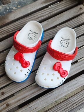 Crocs Hello Kitty Shoes
